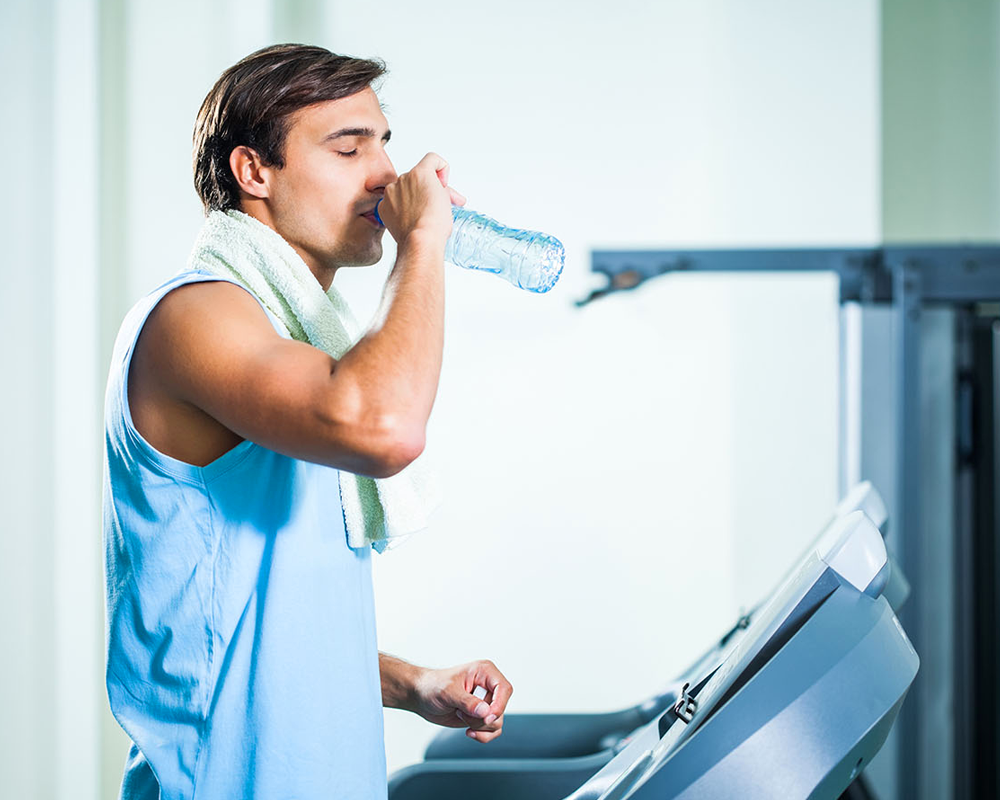 uong-nuoc-khi-luyen-tap